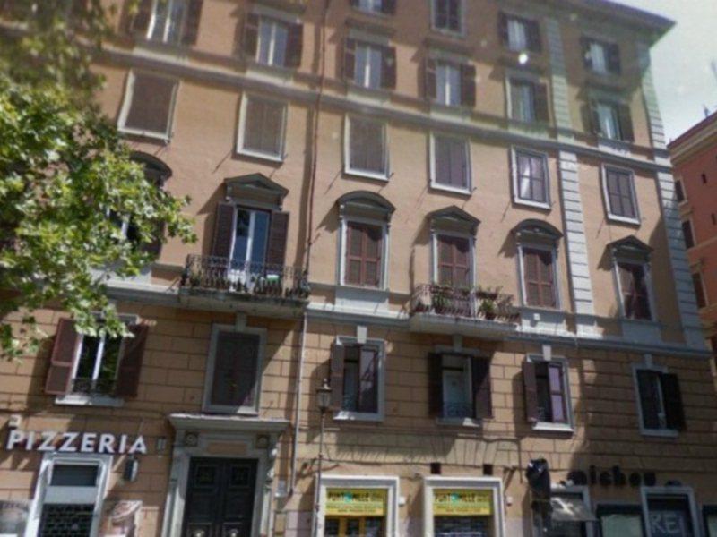 Hotel Versailles *
