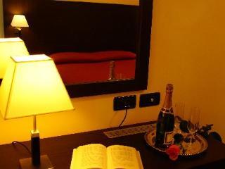 Hotel Versailles *
