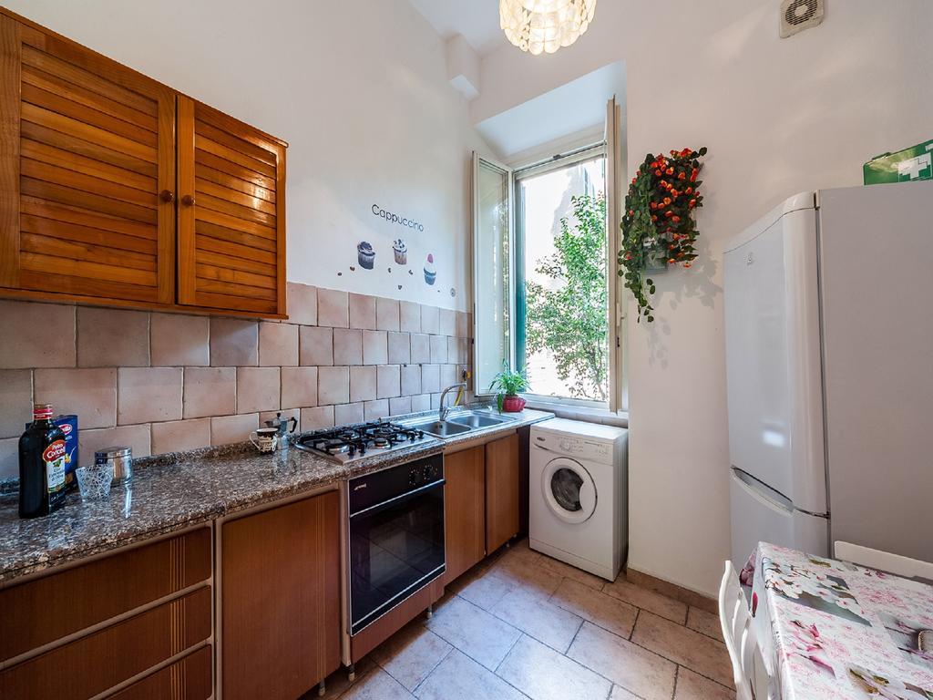 Apartment Piazza Tuscolo Rome