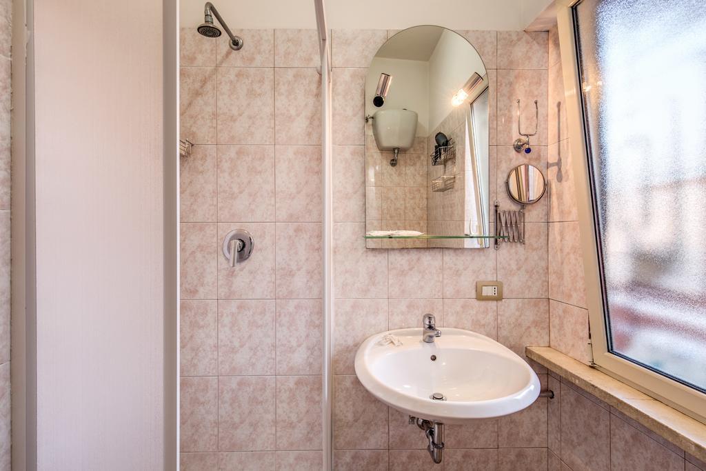 San Lorenzo Notte Bed & Breakfast Rome