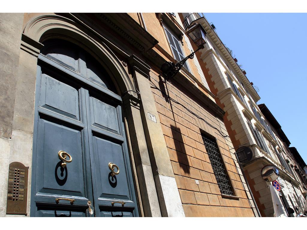 Apartment Via Giulia Rome