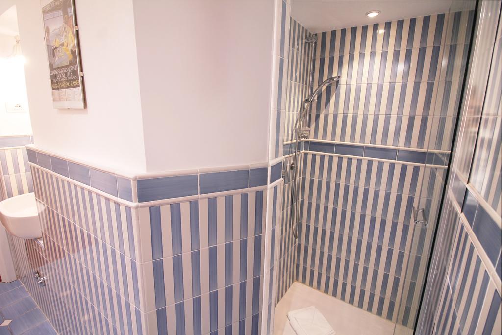 Spanish Steps Art Apartment *