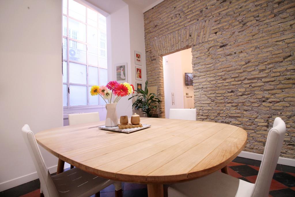 Spanish Steps Art Apartment *