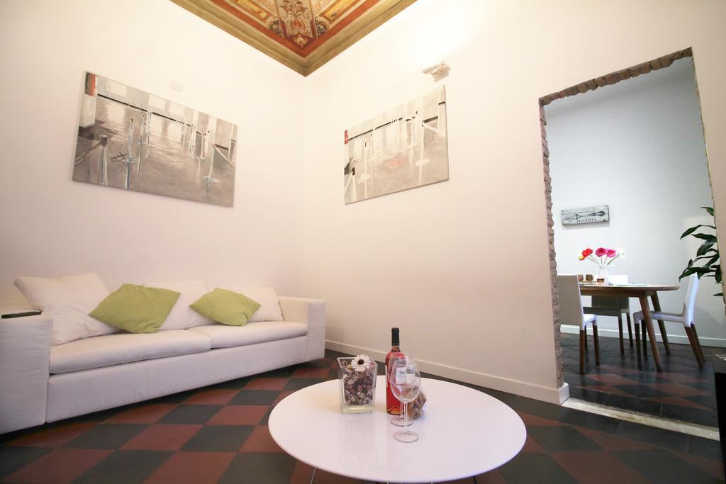 Spanish Steps Art Apartment *