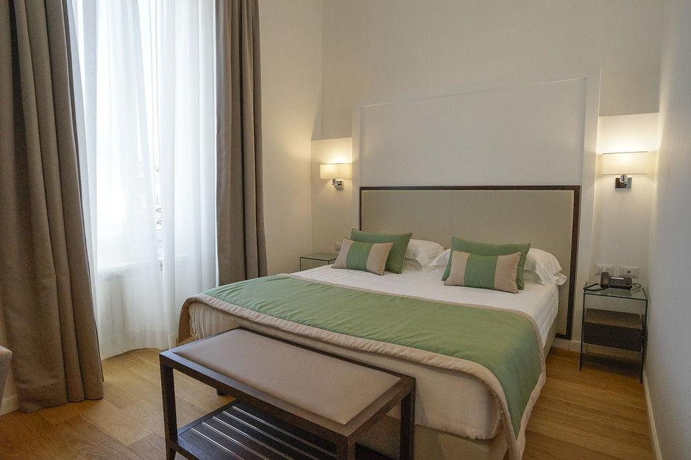 Hotel Les Diamants Spanish Steps 2*