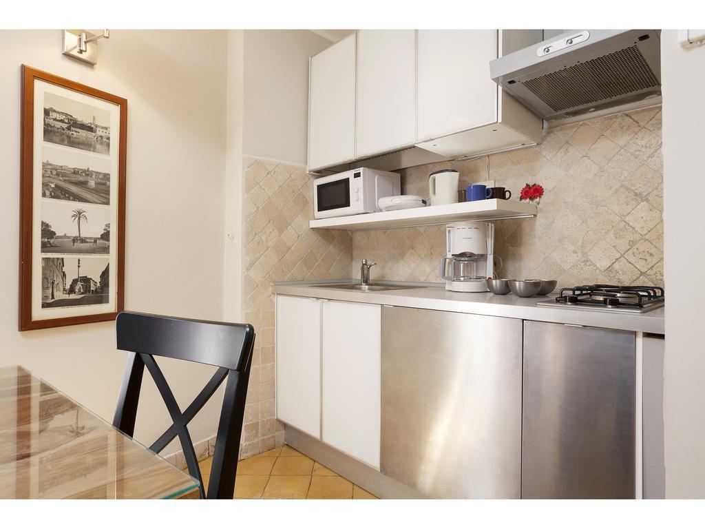 Apartment Via Giulia Rome