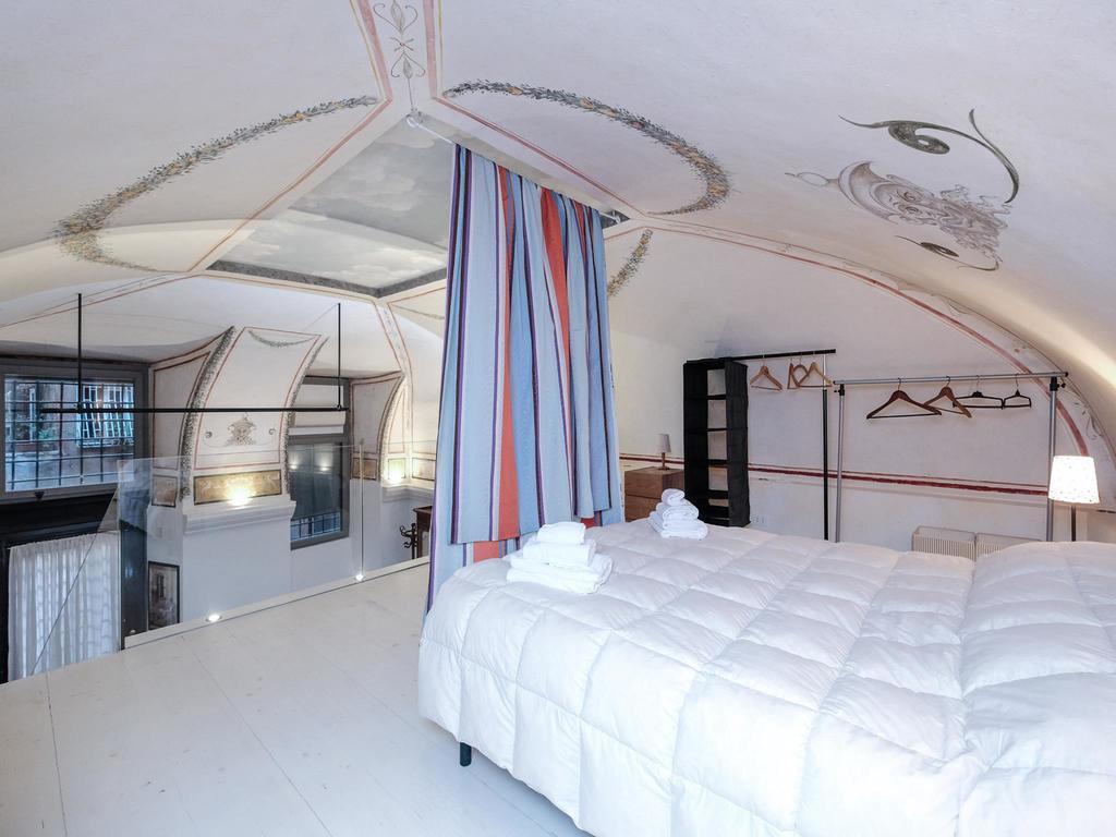 Ancient Trastevere Vespa Loft Apartment Rome