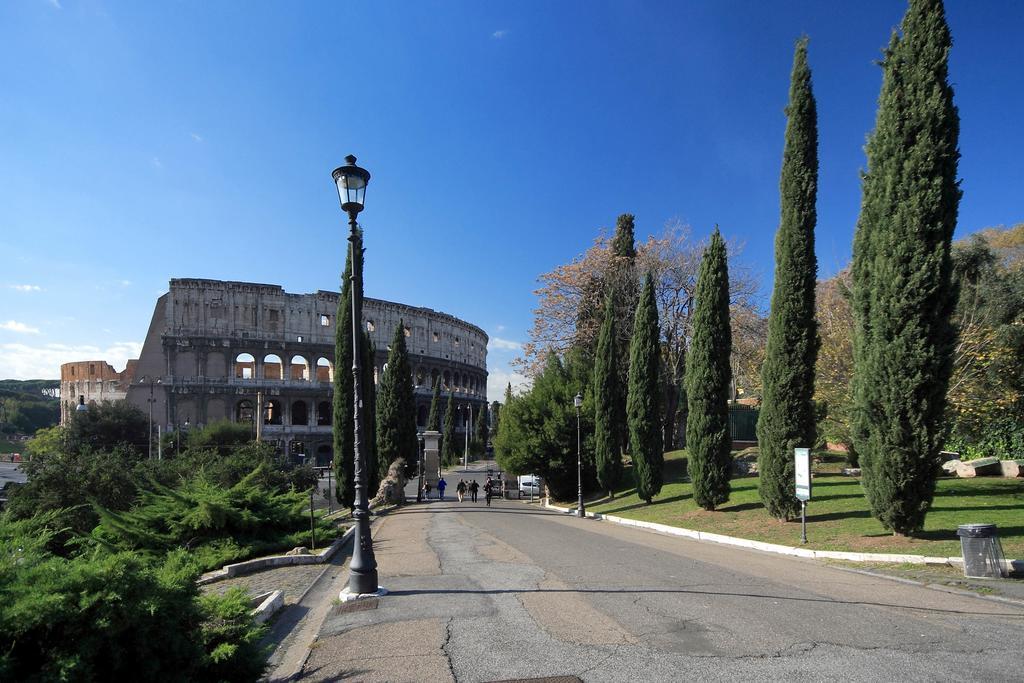 Appartement Charming Antonia 300 Mt From Colosseum *