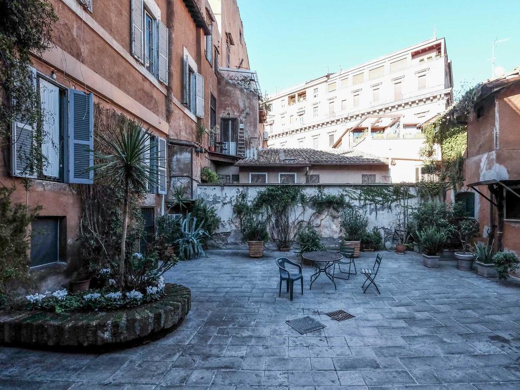 Apartment Ancient Trastevere Vespa Loft Rome