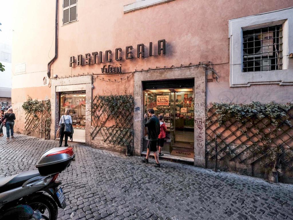 Ancient Trastevere Vespa Loft Rome