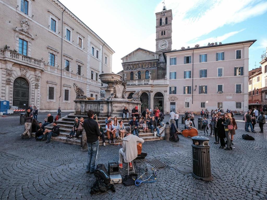 Ancient Trastevere Vespa Loft * Rome