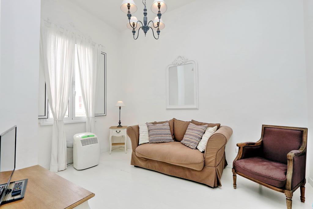 Appartement Charming Antonia 300 Mt From Colosseum *