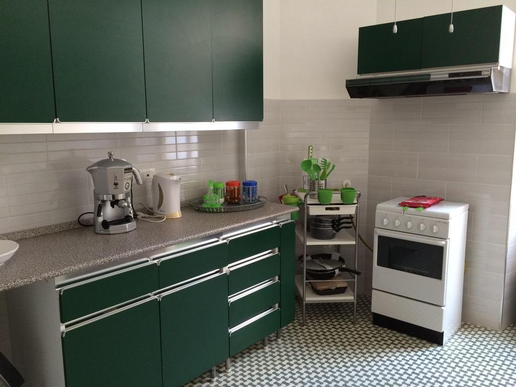 Come And Feel At In This Airy Three Bedrooms In Centre Apartment
