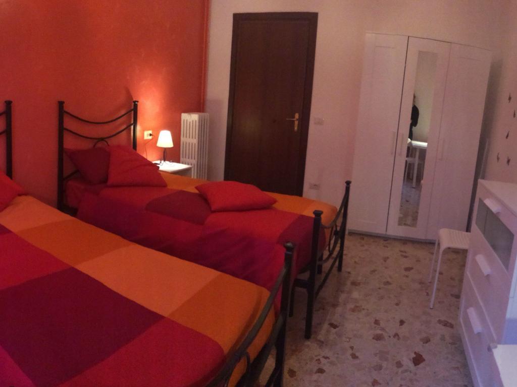 Come And Feel At In This Airy Three Bedrooms In Centre Apartment *