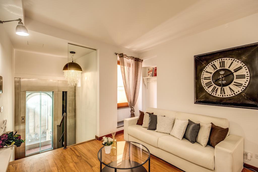 Pantheon Miracle Apartment