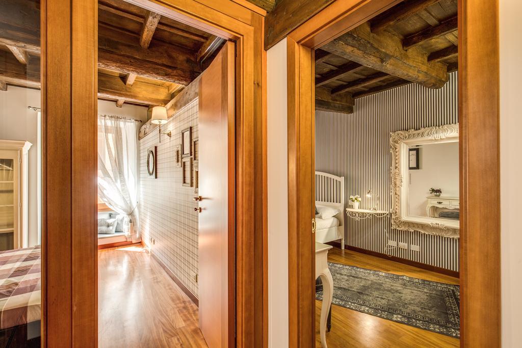 Pantheon Miracle Apartment