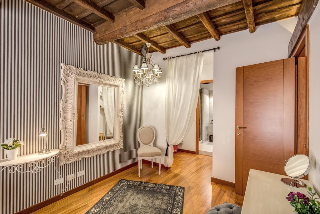Pantheon Miracle Apartment