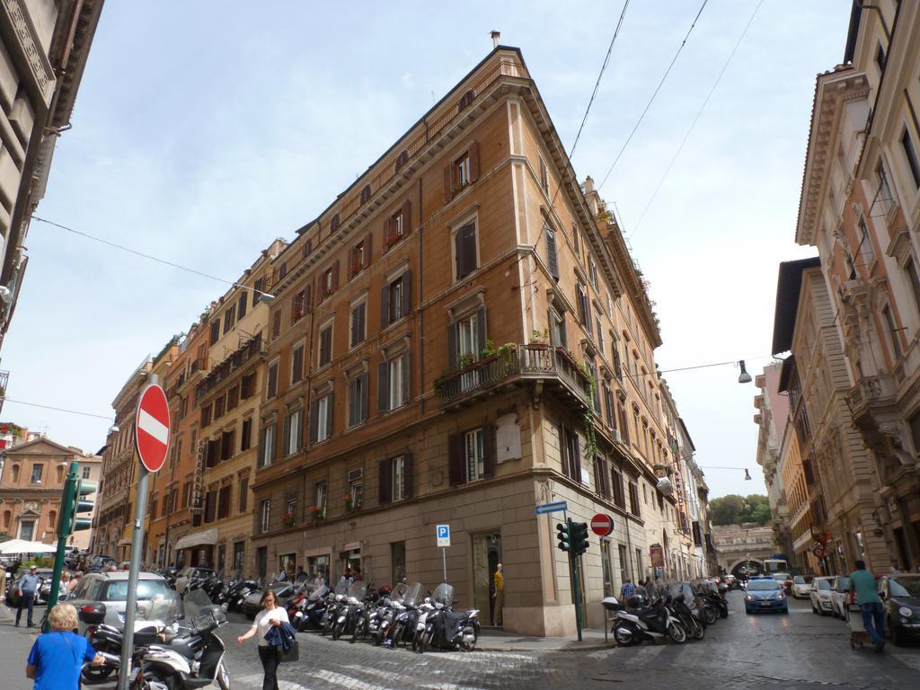 Couette-café Domus Spagna Capo Le Case 3*