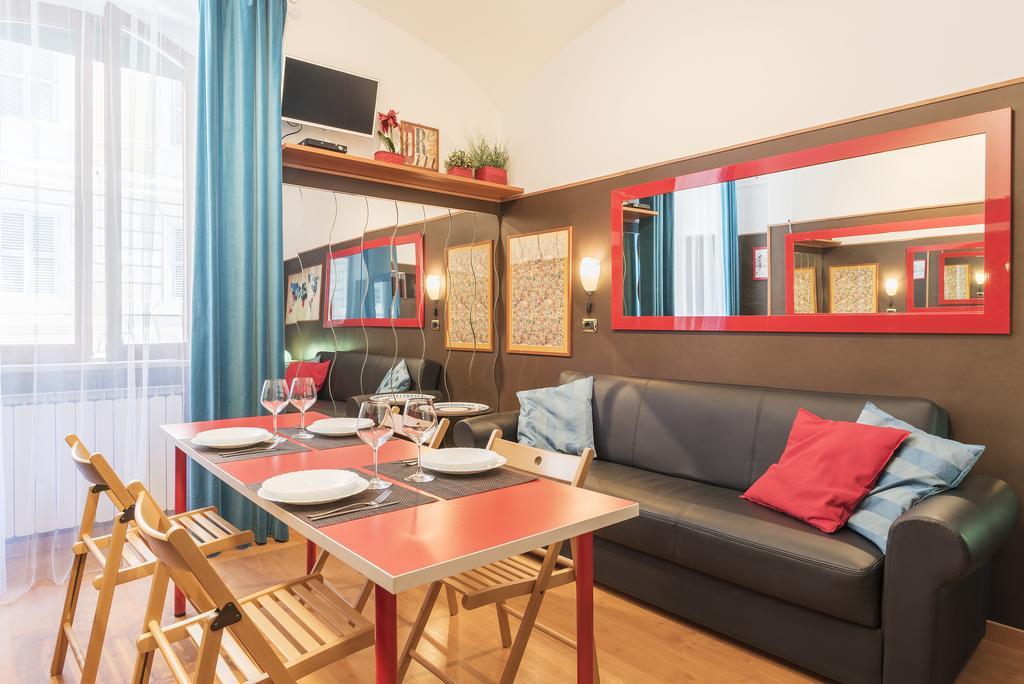 Apartment Mirror House Rome