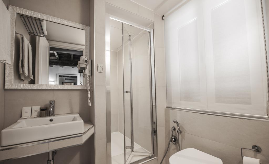 Gasthuis Town House Spagna- Luxury With Jacuzzi Bath