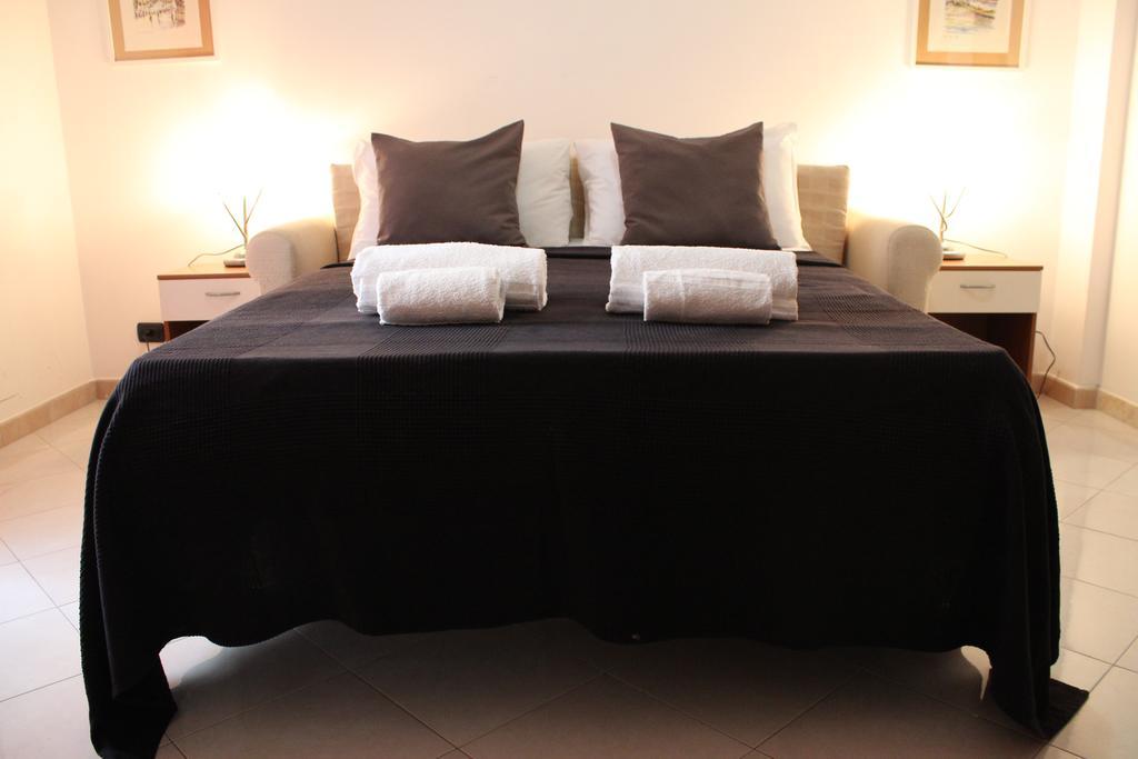 Suites Holiday Rooms *