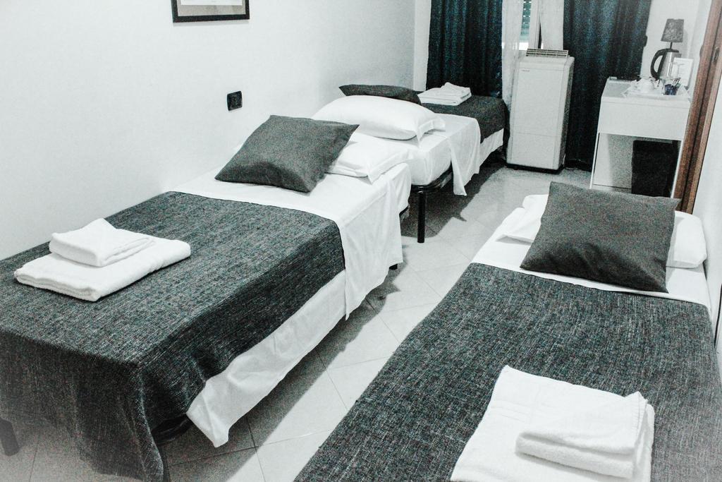 Guest house Suites Holiday Rooms