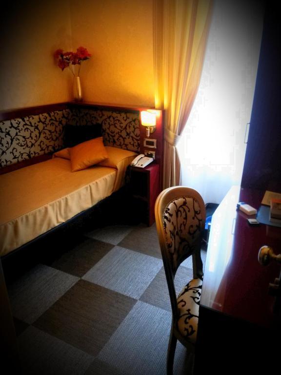 Hotel Romano 2* Rome