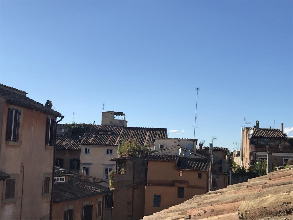 Vicolo De Renzi Trastevere * Roma