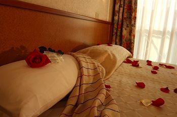 2000 Hotel Rome