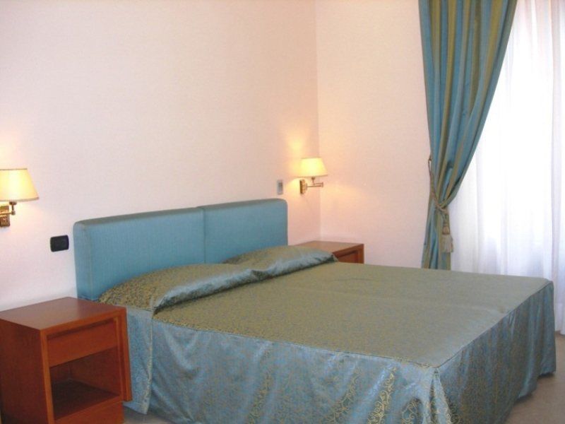 Crosti Hotel