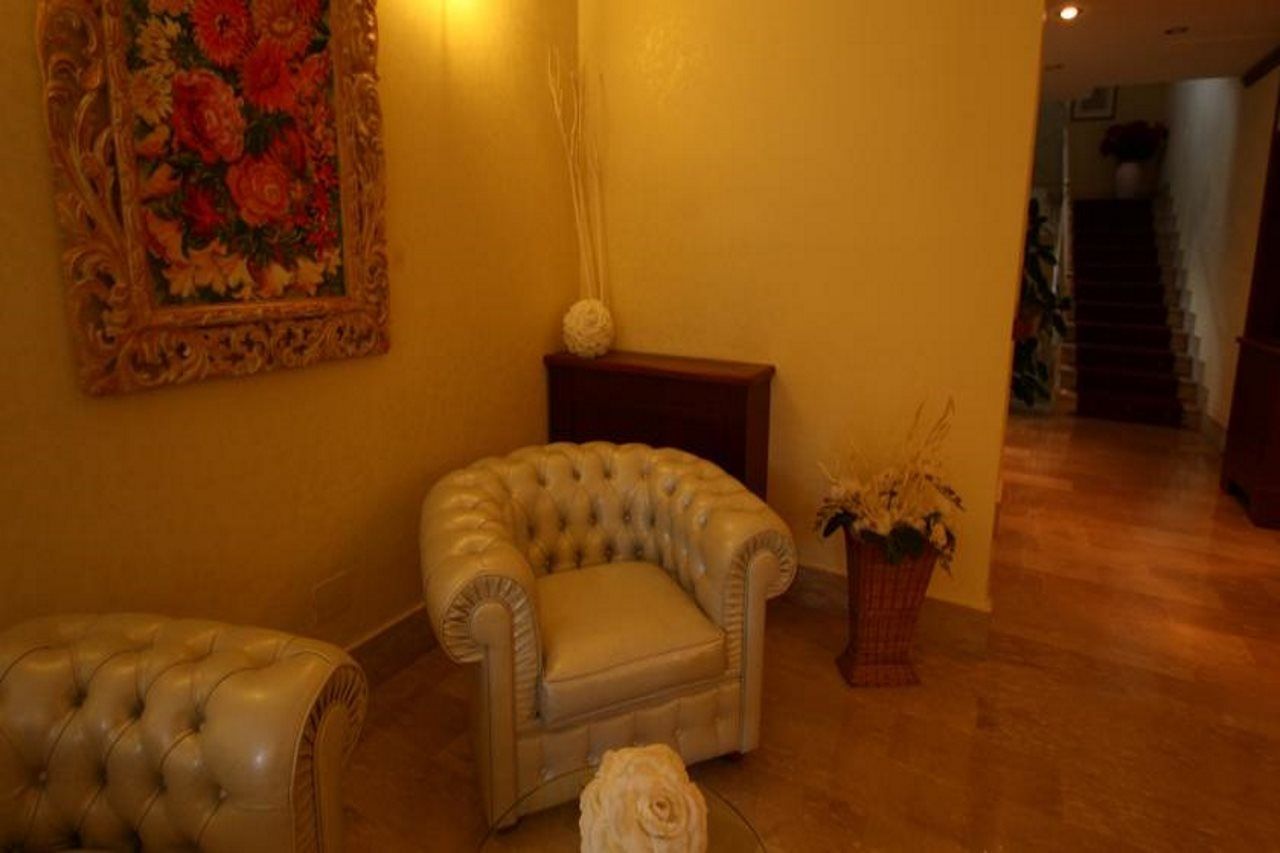 2000 Hotel Rome