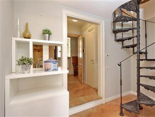 Apartment Frattina Rome