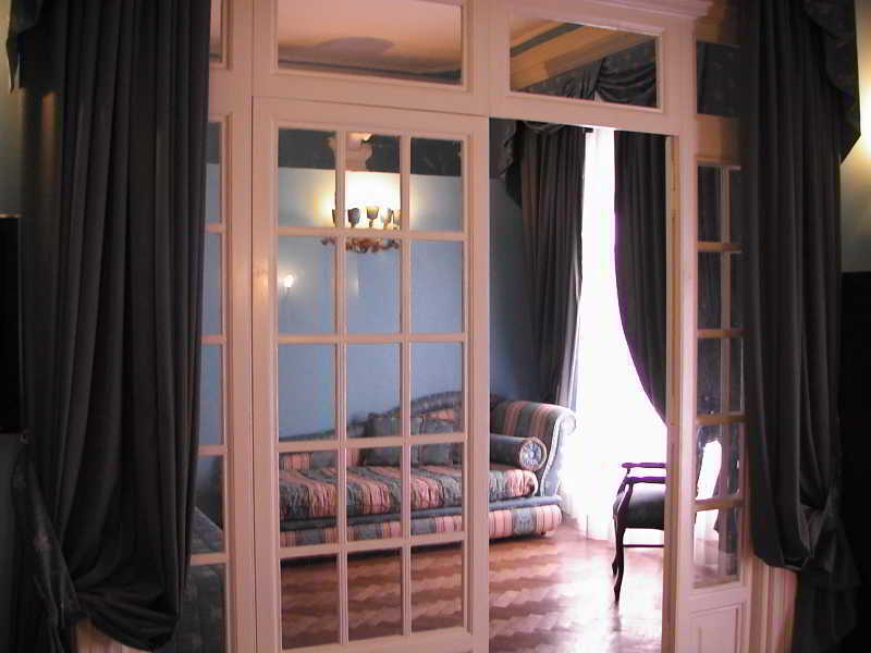 Episcopo Lipinsky Luxury