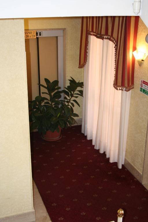 2000 3* Rome