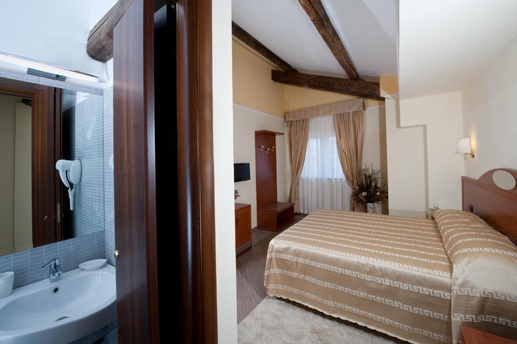 Tiburtina Metro Hotel 3*