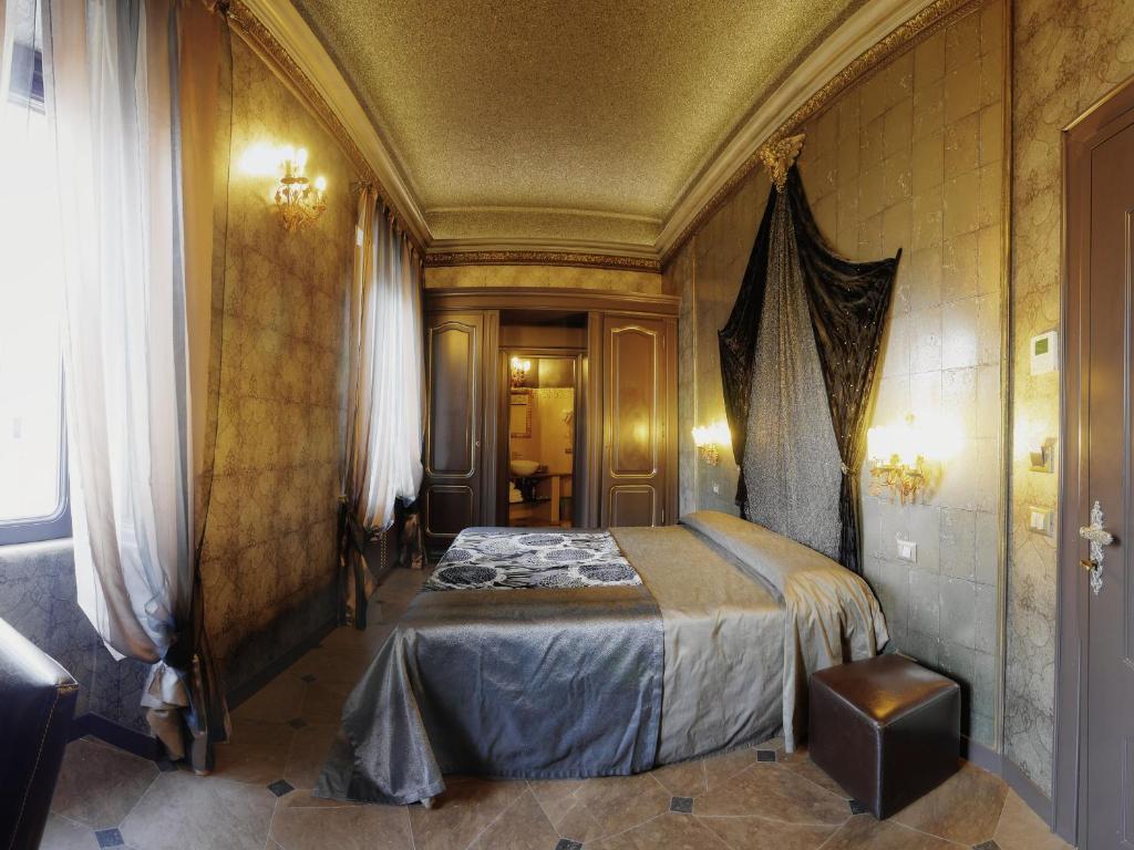 Antica Dimora Delle Cinque Lune Hotel 3*