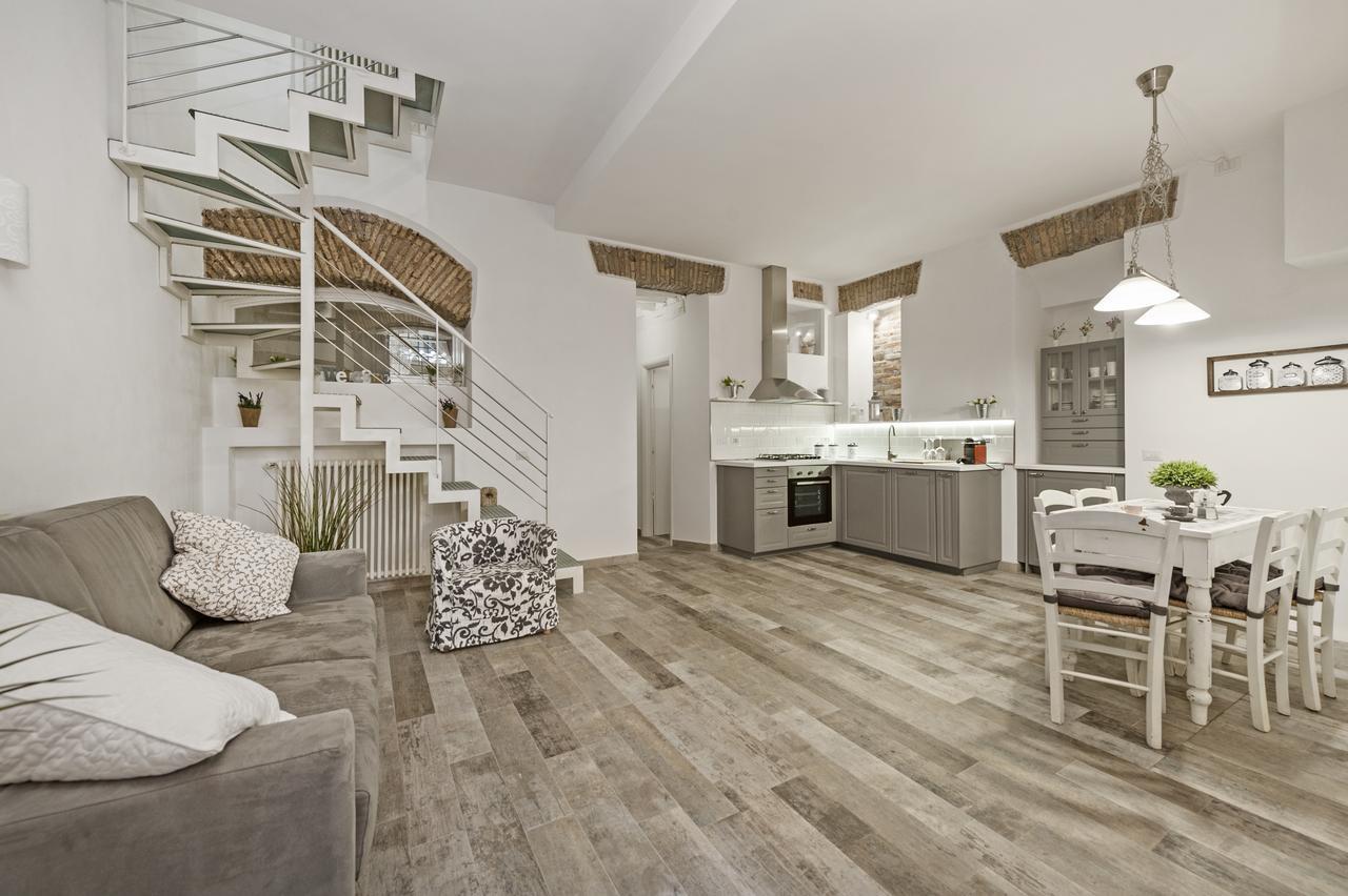 Awesome Duplex In Campo De' Fiori Area * Rome