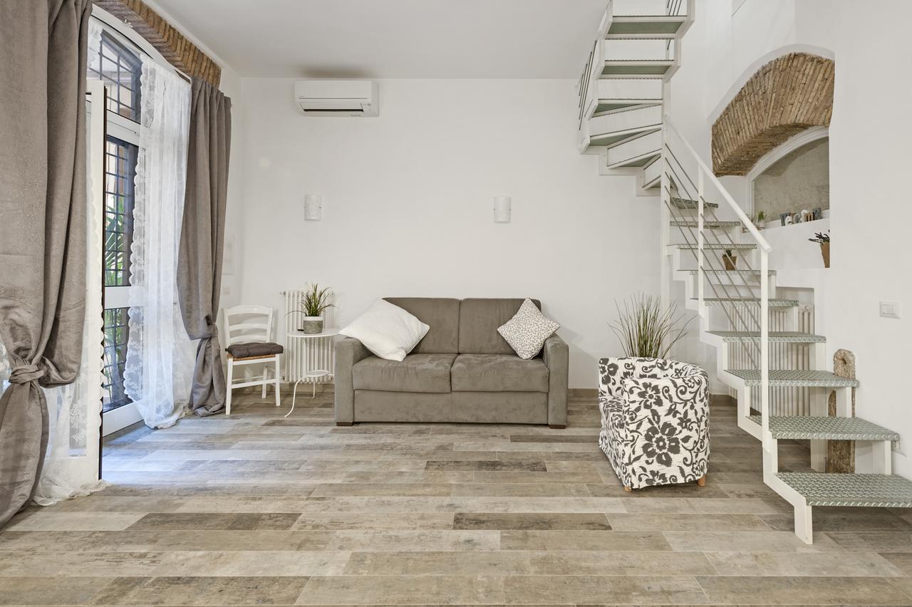 Awesome Duplex In Campo De' Fiori Area Apartment