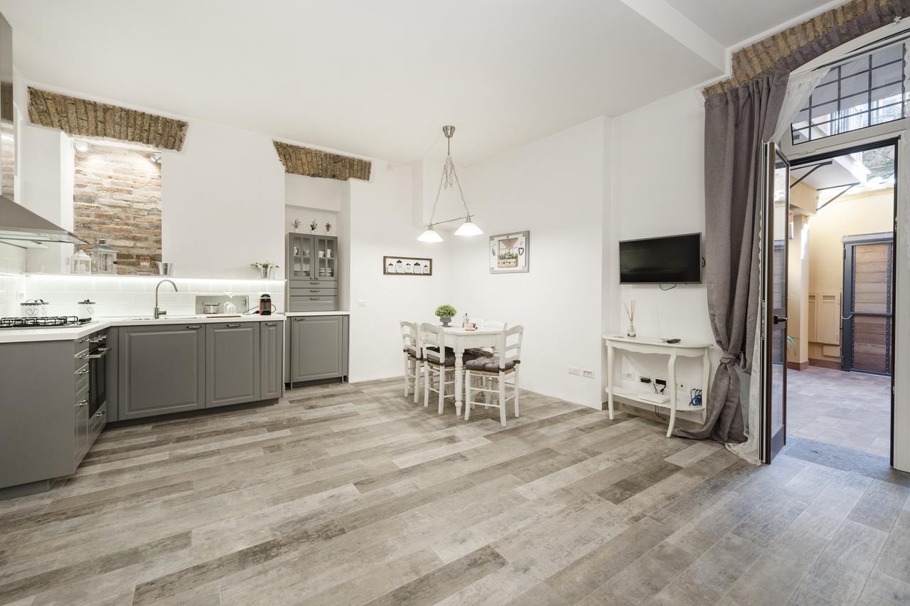 Awesome Duplex In Campo De' Fiori Area Apartment