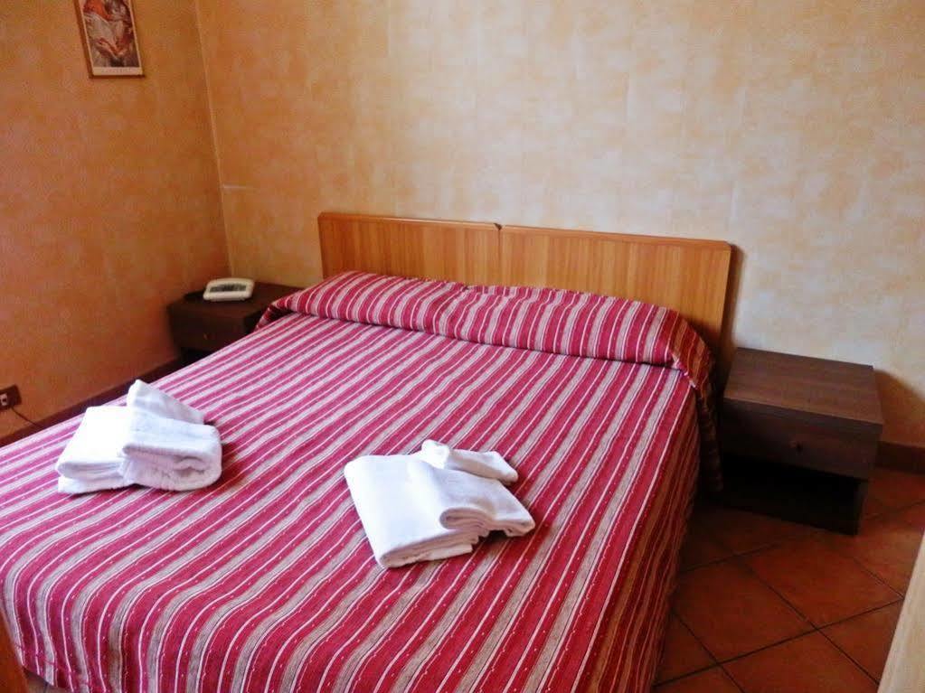 Hotel Casa Per Ferie Santa Maria Alle Fornaci Rome