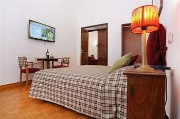 Houspitality Caesar Bed & Breakfast 3*