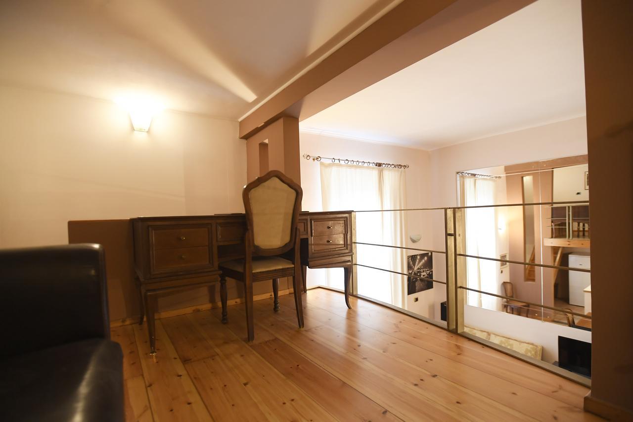 Lo Apartment *