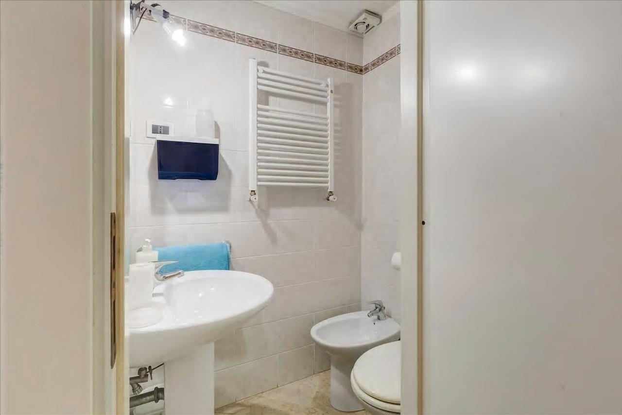 Jeans Apartment *