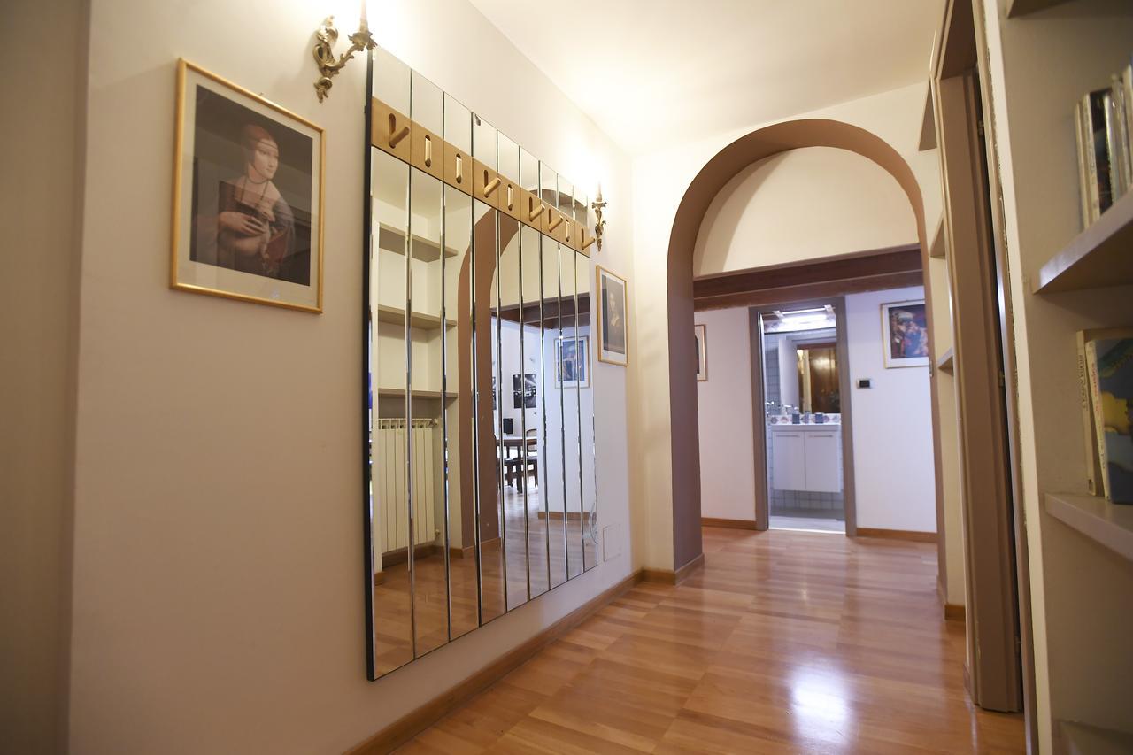 Lo Apartment *