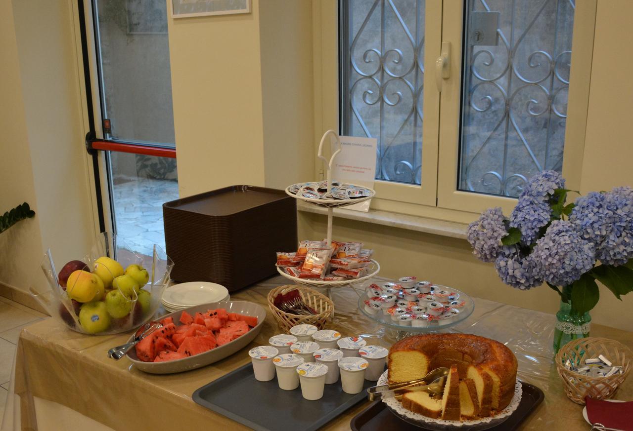 Madre Chiara Domus Guest house 3*