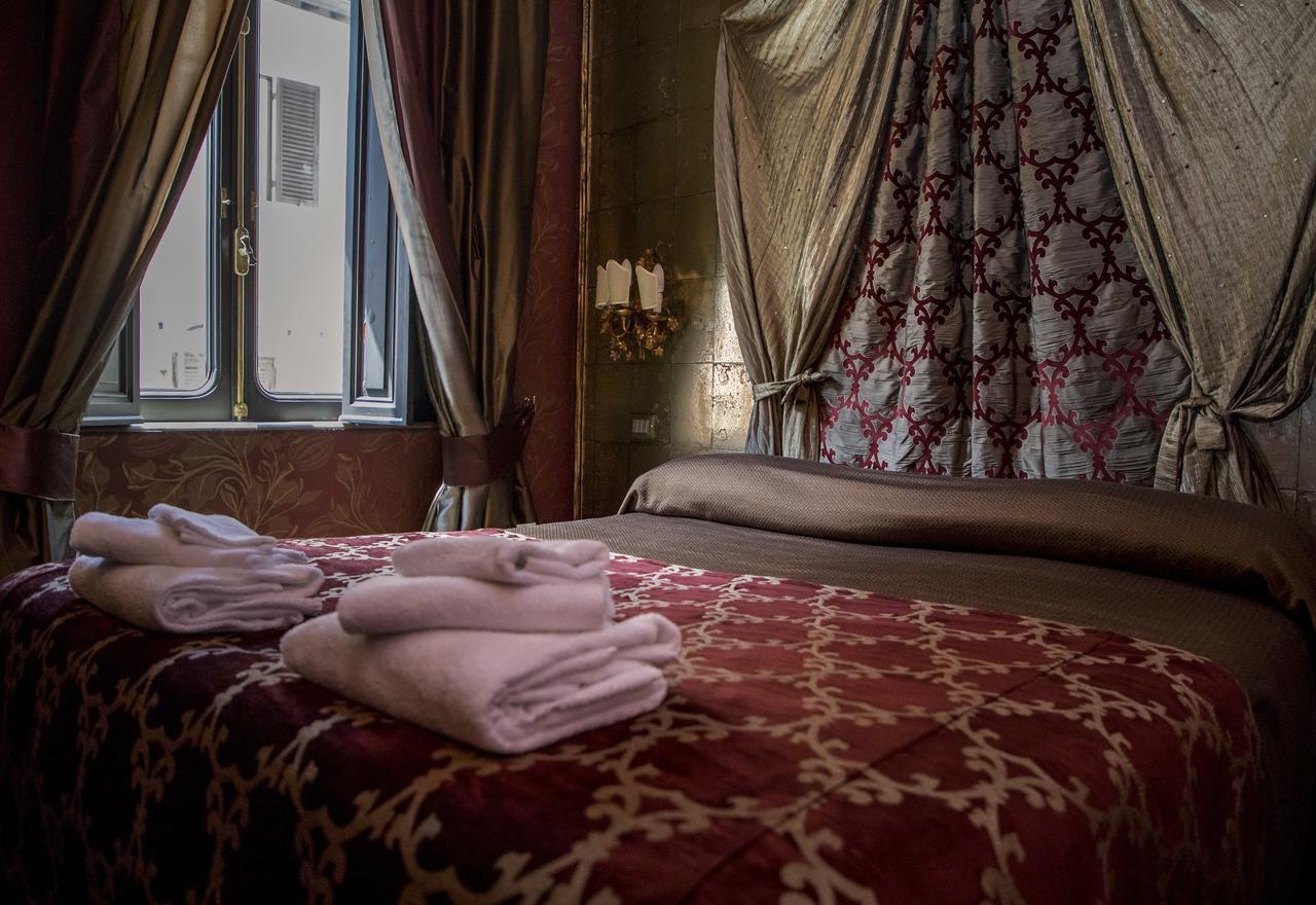 Antica Dimora Delle Cinque Lune Hotel 3*