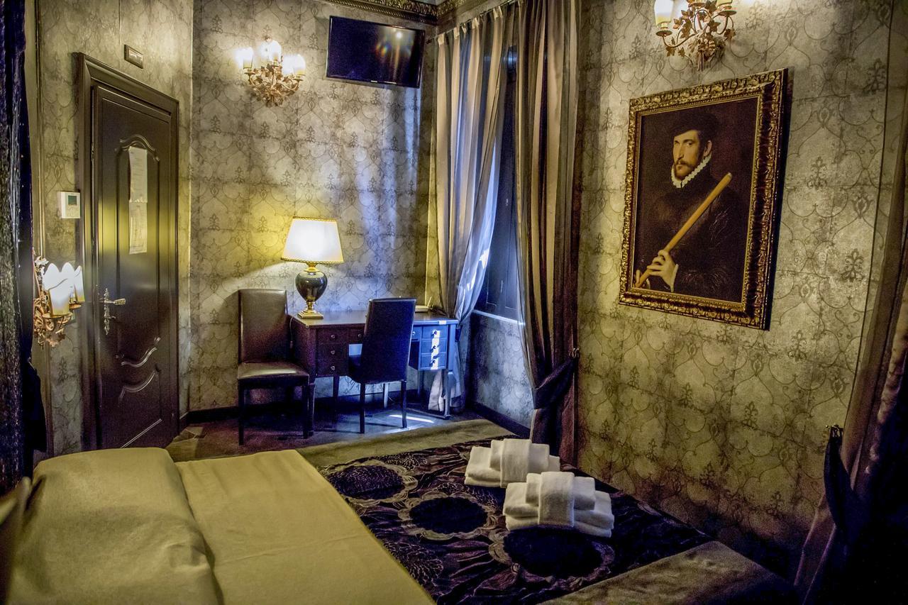 Hotel Antica Dimora Delle Cinque Lune 3*