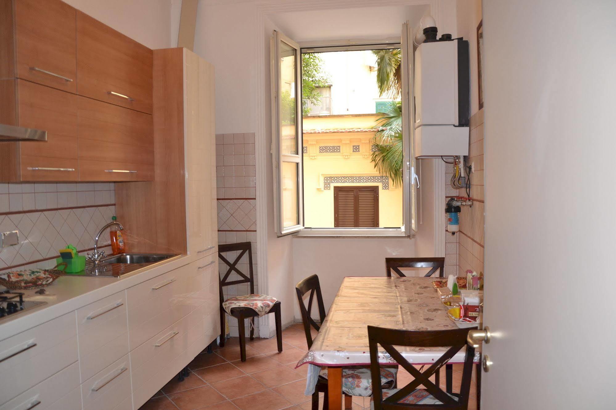 Rosa Blu Rome