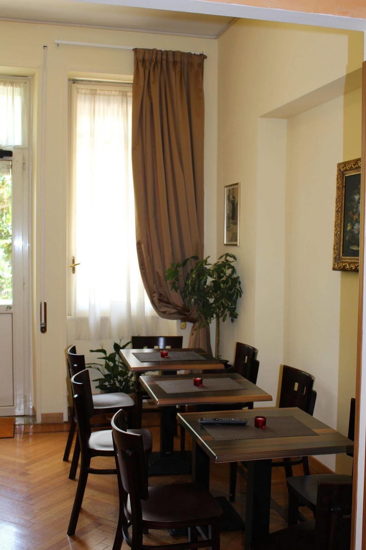 Aventino 2* Rome