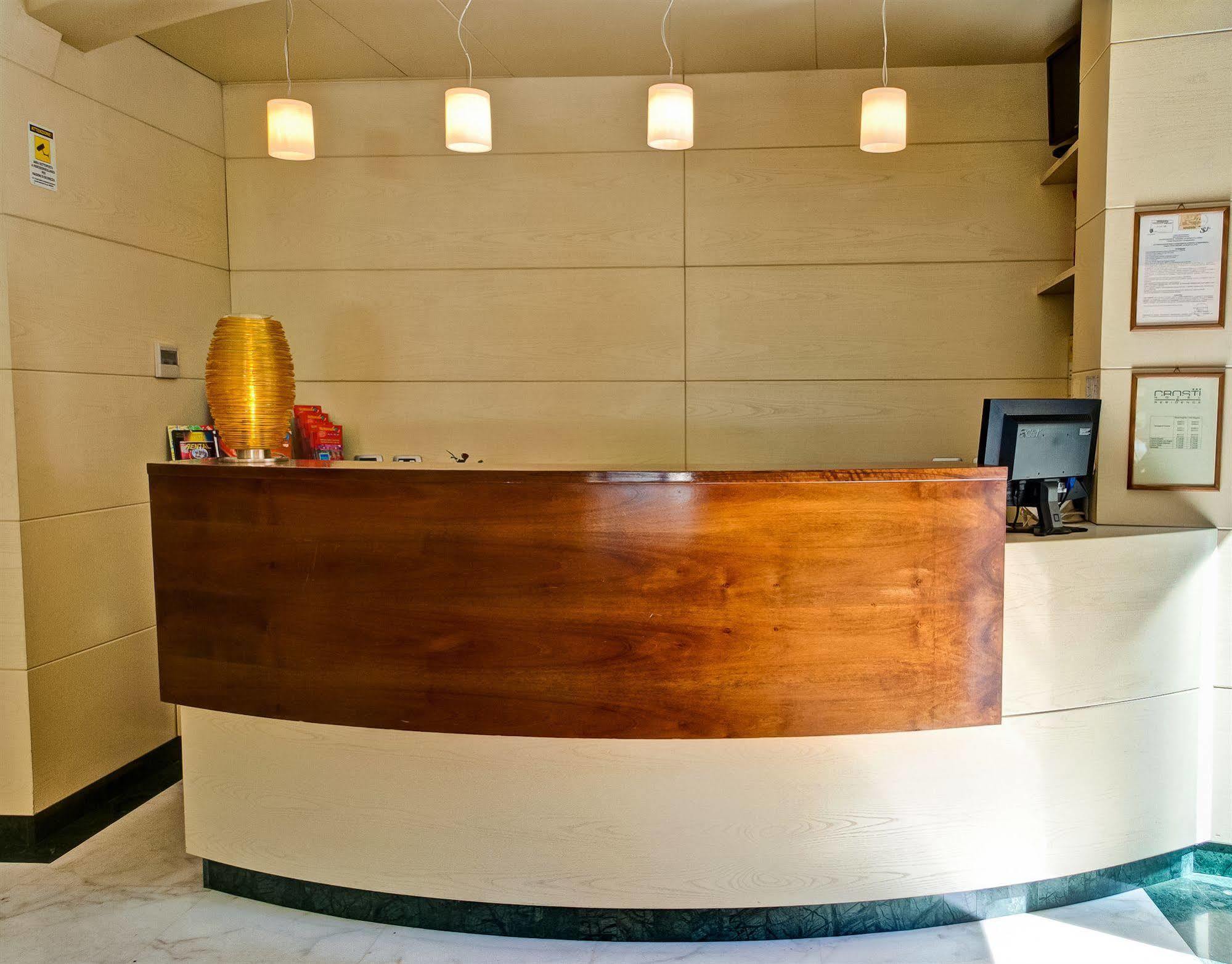 Crosti Hotel